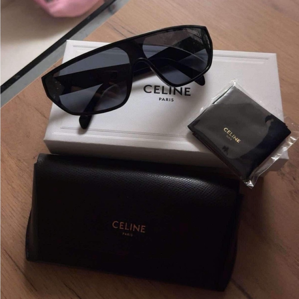 Celine - Picture 6 of 6